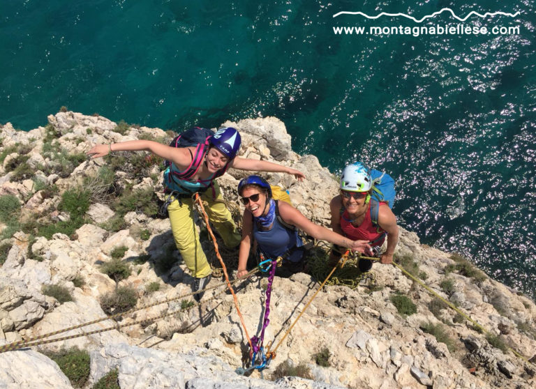 Elena, Simona e Patri sul traverso di Capo Noli